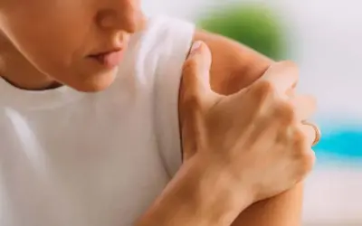 Frozen Shoulder: Symptoms, Causes, and Treatment Options
